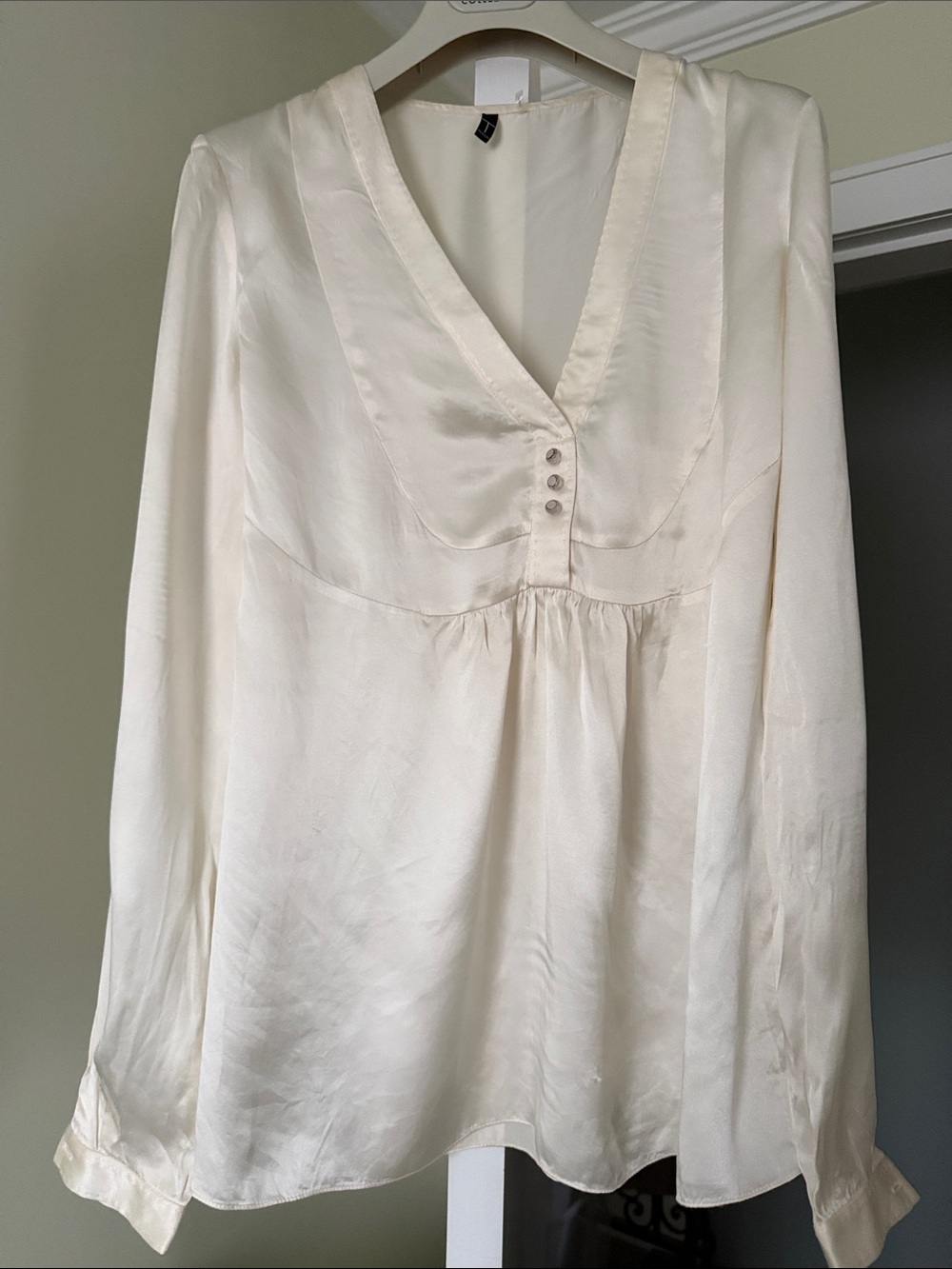 Tahari Cream Silk Blouse with V-Neck long sleeve women blouse Detail size S - Picture 1 of 7